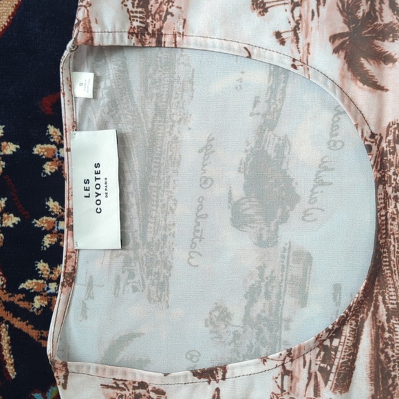 Sheer Wanderlust Top with Thumb Holes (Purchased in the Netherlands 🇳🇱) - Picture 2 of 6